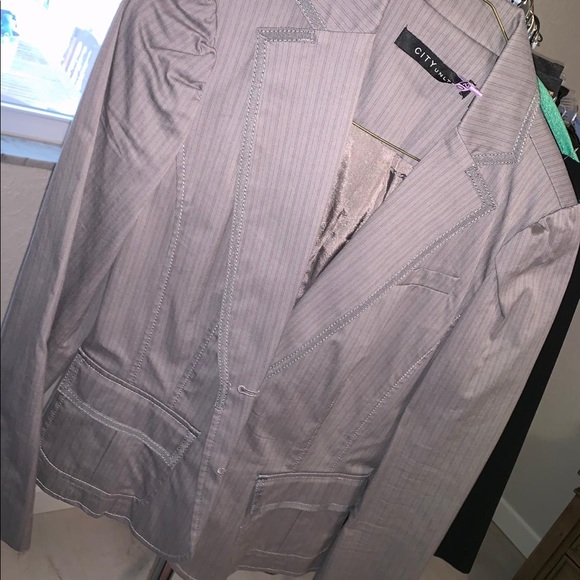 Pant suit - Picture 1 of 2